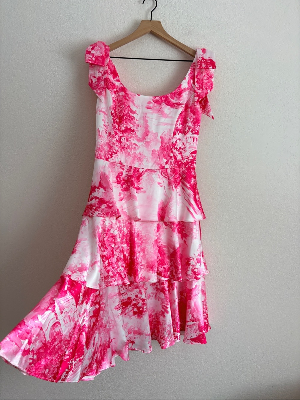 NWT MARCHESA NOTTE Bow-embellished tiered printed satin dress - Picture 4 of 14